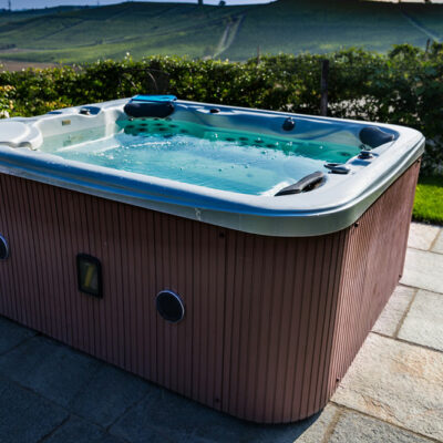 4 Factors to Consider Before Buying a Hot Tub