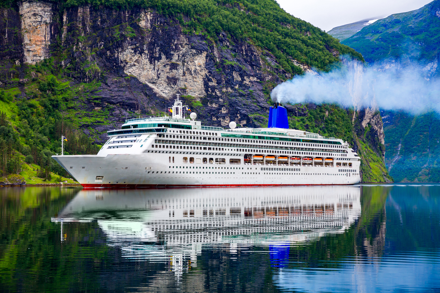 5 Sneaky Charges That Cruise lines Don&#8217;t Want You To Know About